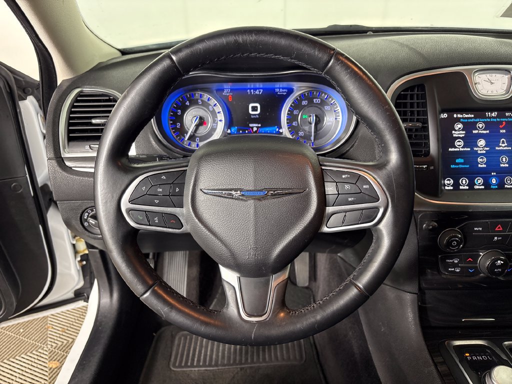 Used 2018 Chrysler 300 Touring w/ Chrome Appearance Package RWD image 17