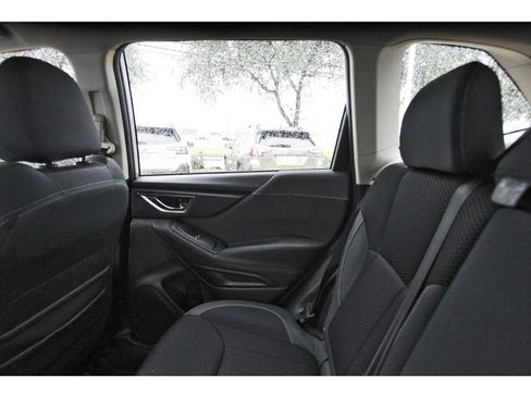 Used 2020 Subaru Forester Premium AWD/4WD image 11