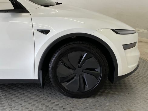 Used 2026 Tesla Model Y AWD image 11