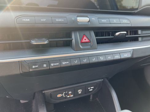 Used 2025 Kia K4 LXS image 17