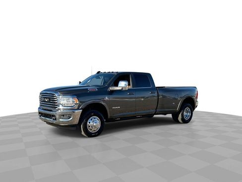 Used 2024 RAM 3500 Limited w/ Towing Technology Group image 4