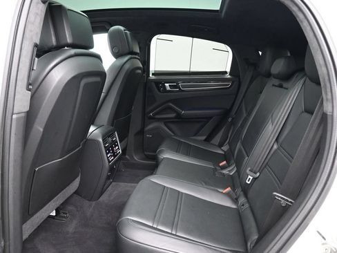 Used 2021 Porsche Cayenne GTS AWD/4WD image 23