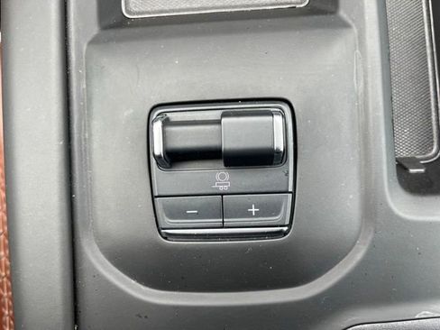 Used 2024 GMC Sierra 3500 Denali Ultimate AWD/4WD image 16