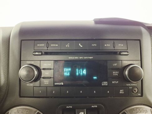 Used 2015 Jeep Wrangler Sport w/ Quick Order Package 24S AWD/4WD image 17