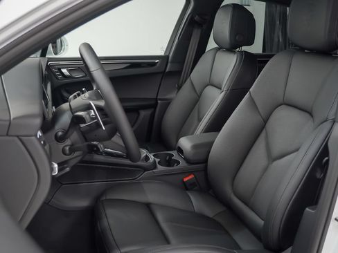Certified 2026 Porsche Macan S AWD/4WD image 5