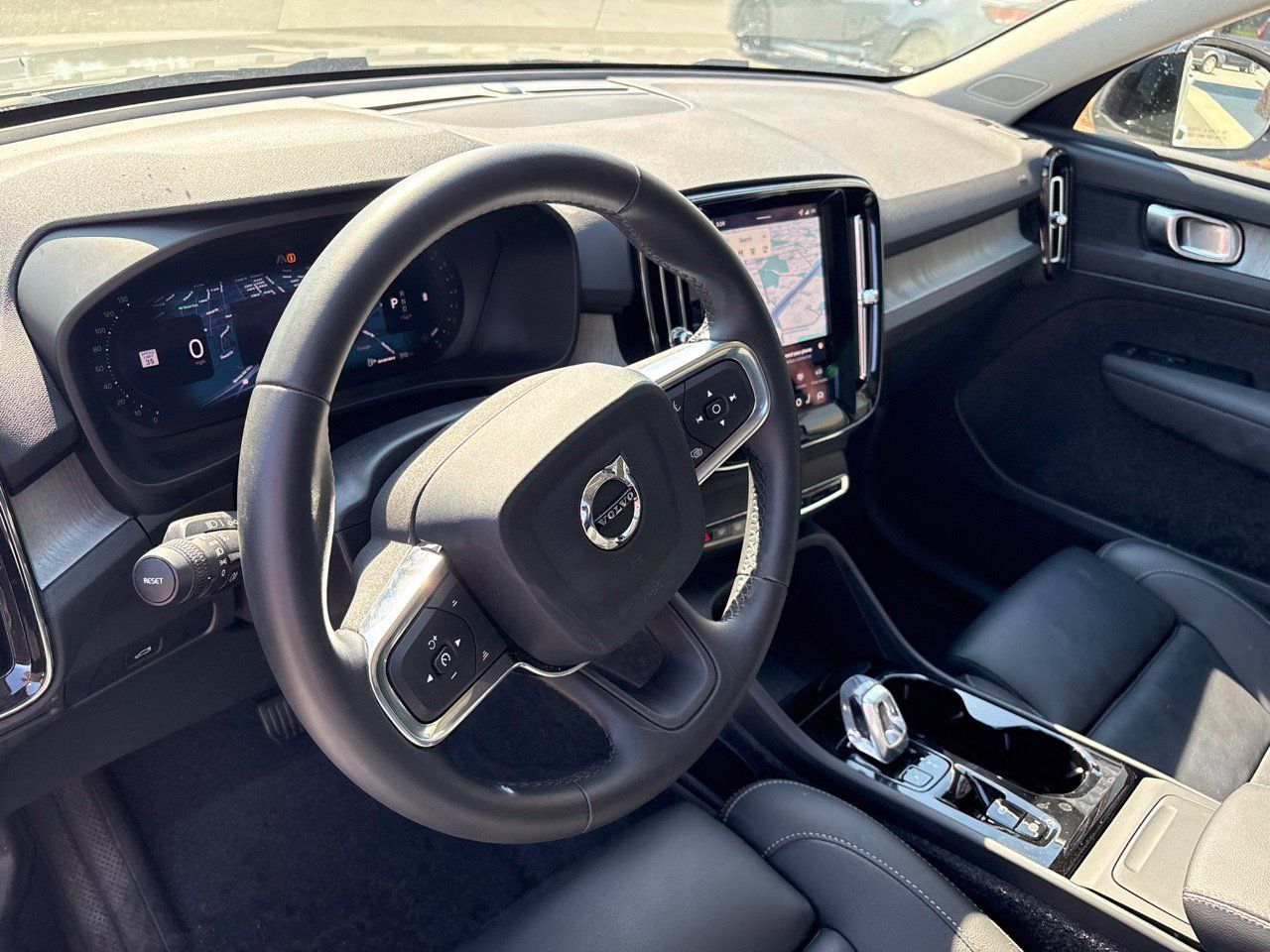 Used 2026 Volvo XC40 B5 Plus AWD/4WD image 4
