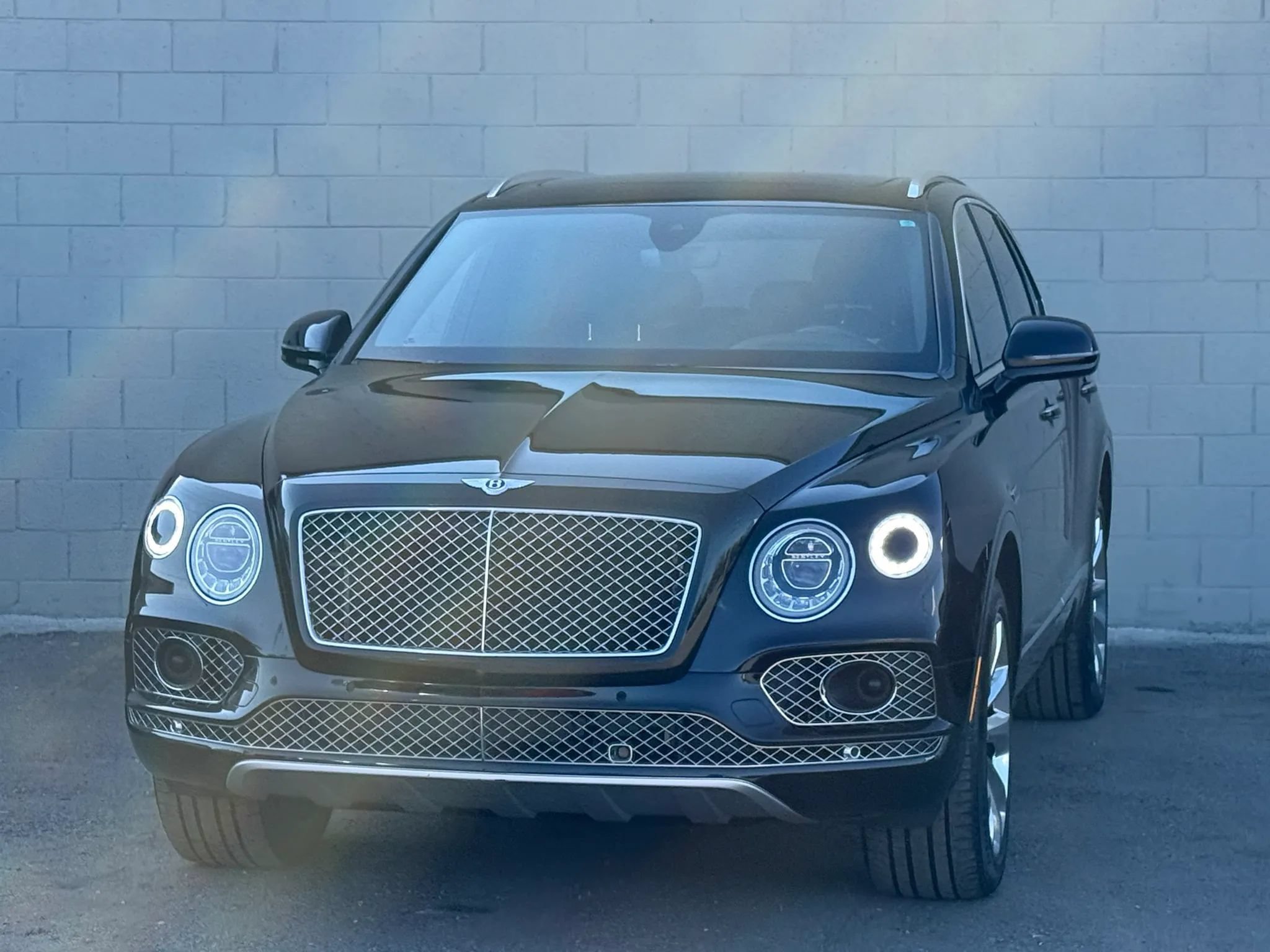 Used 2019 Bentley Bentayga AWD/4WD image 1