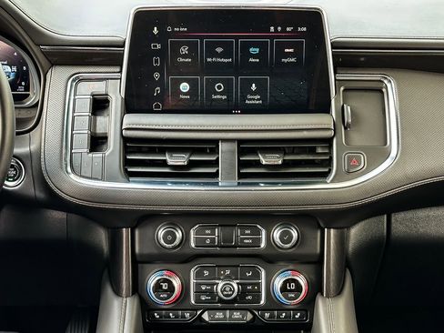 Used 2024 GMC Yukon AT4 w/ Technology Package image 26