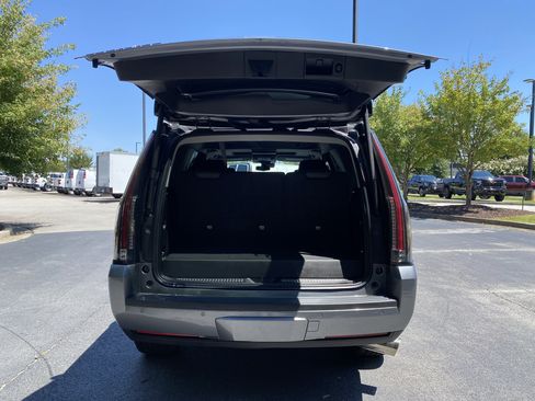 Used 2020 Cadillac Escalade Luxury AWD/4WD image 11