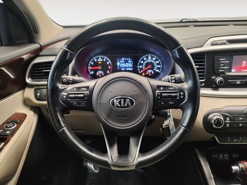 Used 2016 Kia Sorento LX w/ LX Convenience Package image 17