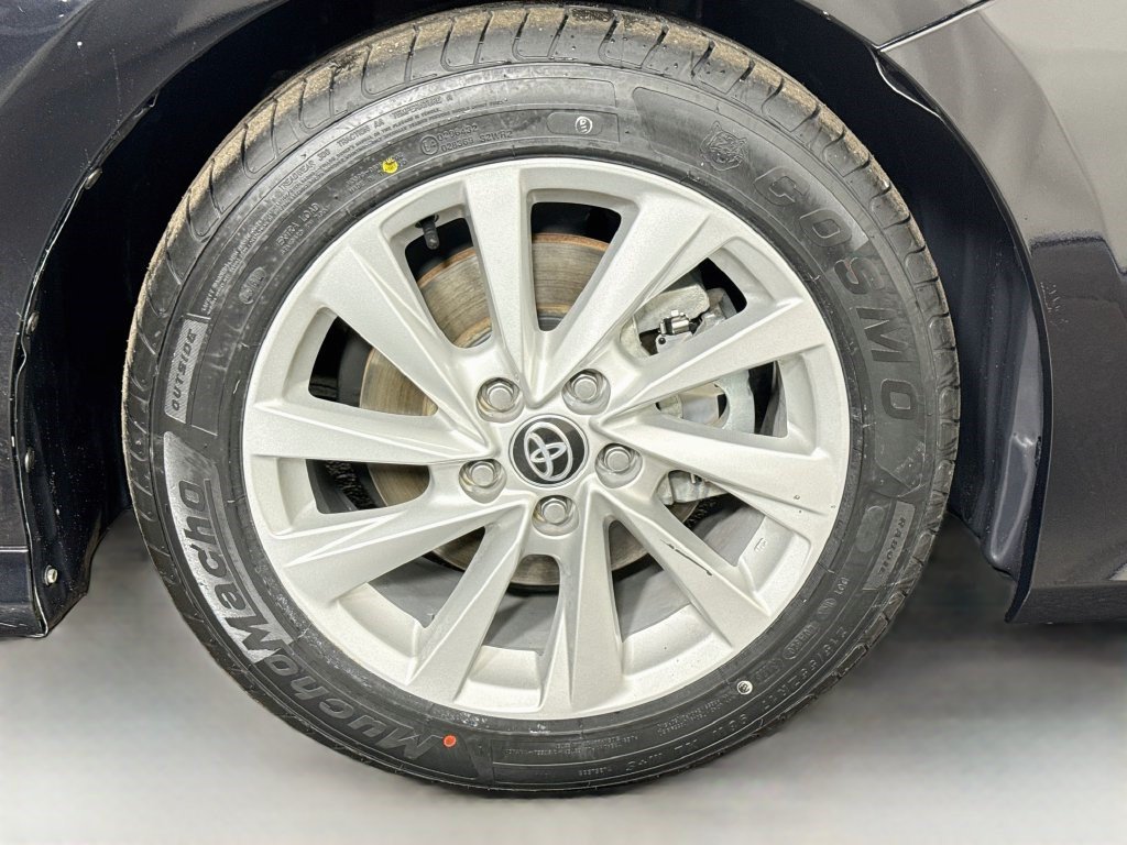 Used 2021 Toyota Camry LE FWD image 30