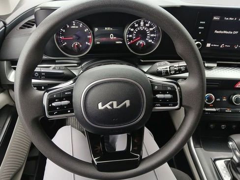 Certified 2024 Kia Carnival LX image 14