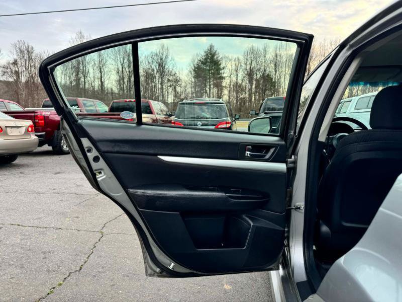Used 2011 Subaru Legacy 2.5i Premium w/ Popular Equipment Group 2C AWD/4WD image 11