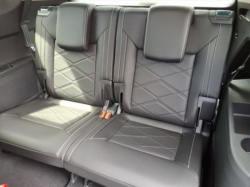 New 2026 Volkswagen Atlas SE image 15