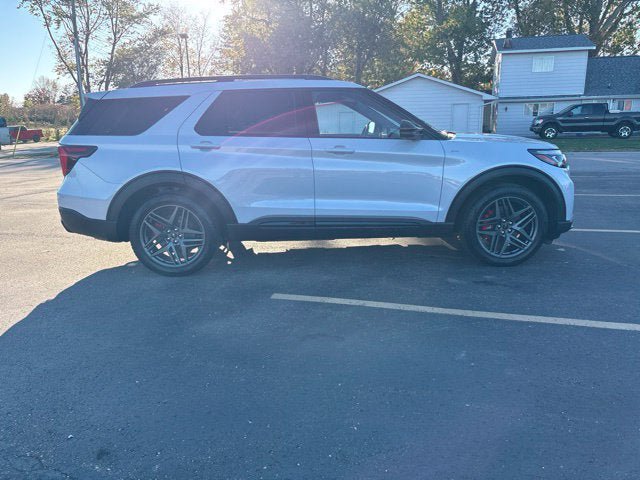 Used 2026 Ford Explorer ST-Line w/ ST-Line Street Pack AWD/4WD image 2