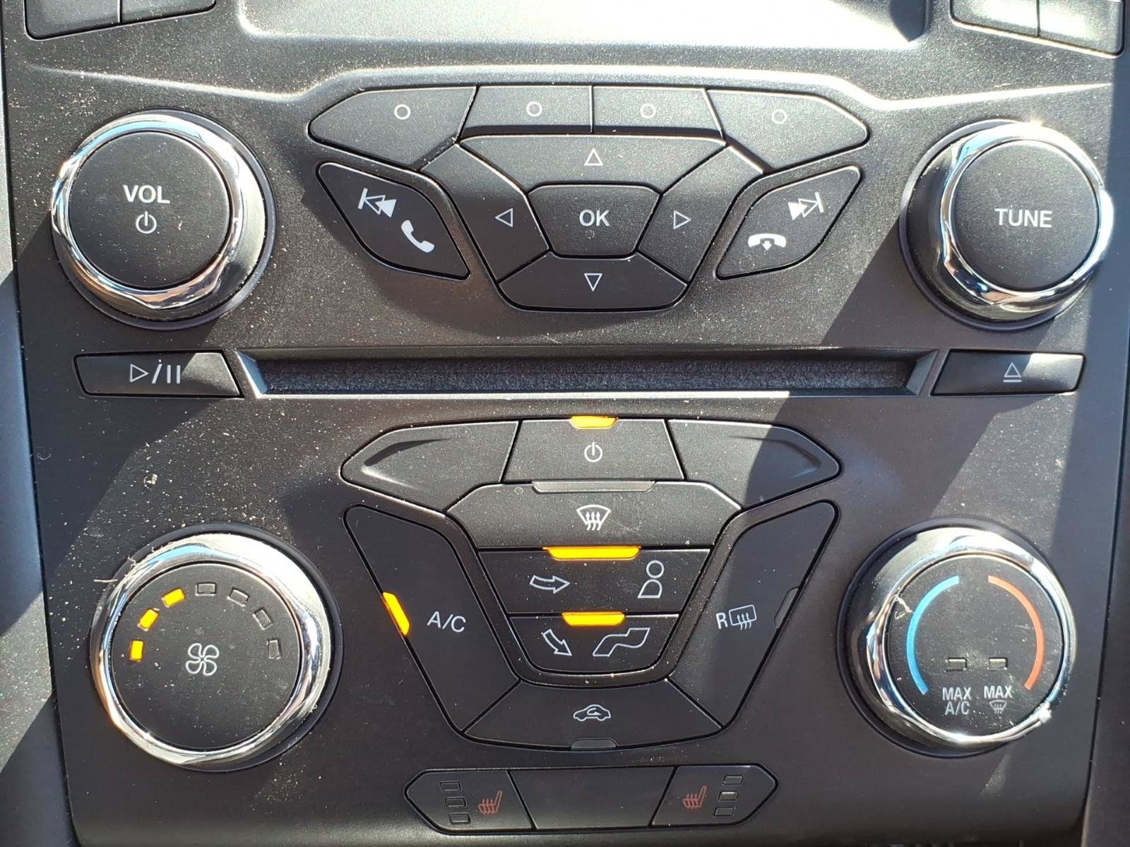Used 2018 Ford Fusion SE w/ Equipment Group 201A FWD image 17