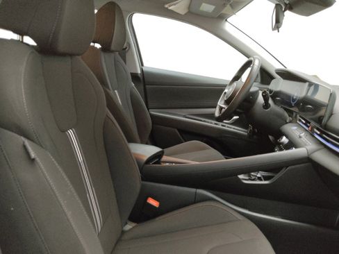 Used 2025 Hyundai Elantra SEL FWD image 21