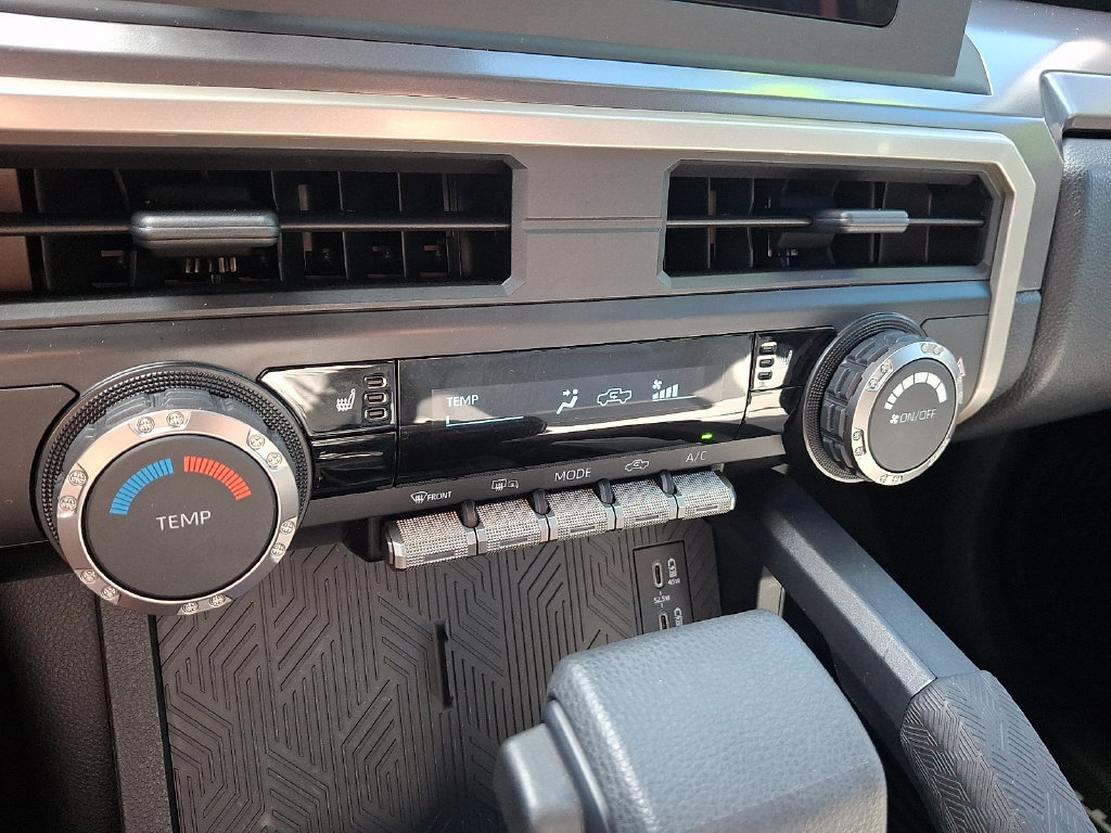 Certified 2025 Toyota Tacoma SR5 AWD/4WD image 15