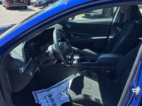 Used 2024 Hyundai Elantra Limited FWD image 9