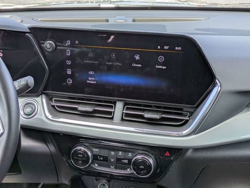 Used 2025 Chevrolet Trax LT w/ LT Convenience Package FWD image 18