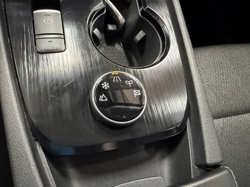 Used 2025 Nissan Rogue SV AWD/4WD image 21