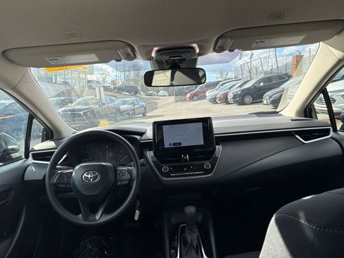 Used 2025 Toyota Corolla LE image 33