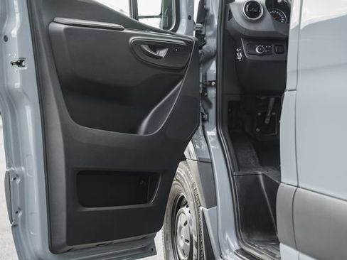 Used 2024 Mercedes-Benz Sprinter 2500 image 33
