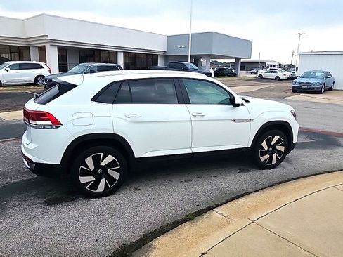Used 2024 Volkswagen Atlas Cross Sport SE FWD image 4