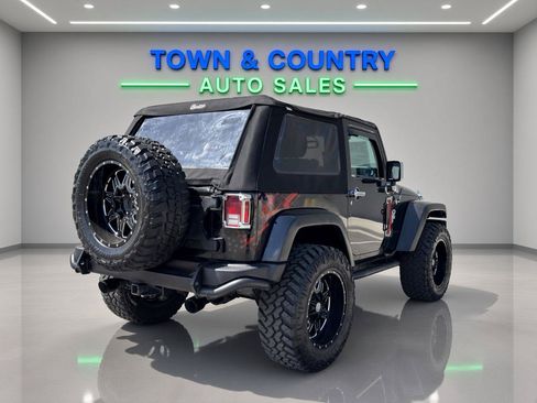 Used 2016 Jeep Wrangler Sahara AWD/4WD image 6