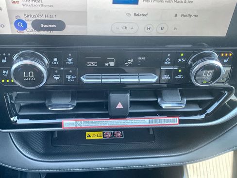 New 2026 Toyota Highlander Platinum AWD/4WD image 18