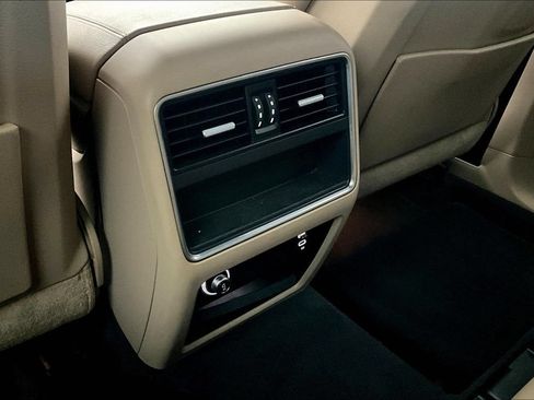 Used 2022 Porsche Cayenne AWD/4WD image 30