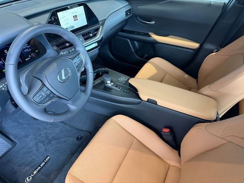 Used 2025 Lexus UX 300h FWD w/ Cold Area Package image 4