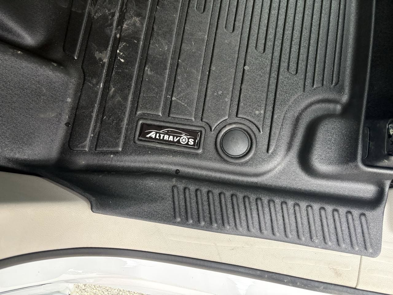 Used 2024 Chrysler Pacifica Limited FWD image 14