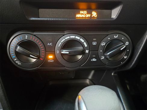 Used 2015 MAZDA MAZDA3 i Sport image 27