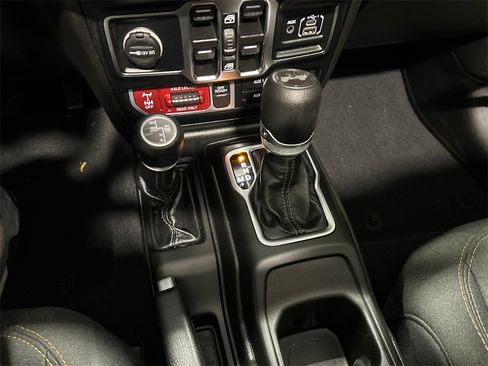 Used 2024 Jeep Wrangler Unlimited image 25