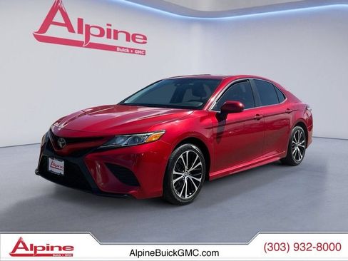 Used 2020 Toyota Camry SE FWD image 1