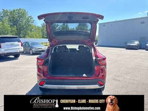 Used 2025 Chevrolet Trax LT FWD image 21