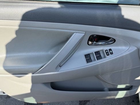 Used 2011 Toyota Camry LE w/ LE Extra-Value Pkg image 9