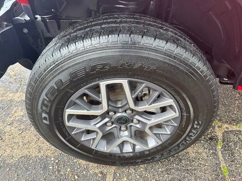 Used 2025 Jeep Wrangler Unlimited Sahara AWD/4WD image 9