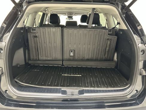 Used 2023 Toyota Highlander LE AWD/4WD image 22