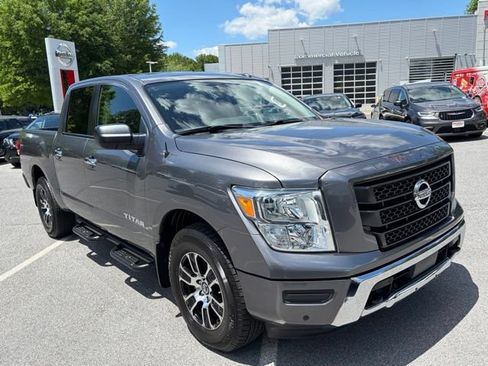 Used 2021 Nissan Titan SV w/ SV Convenience Package AWD/4WD image 2