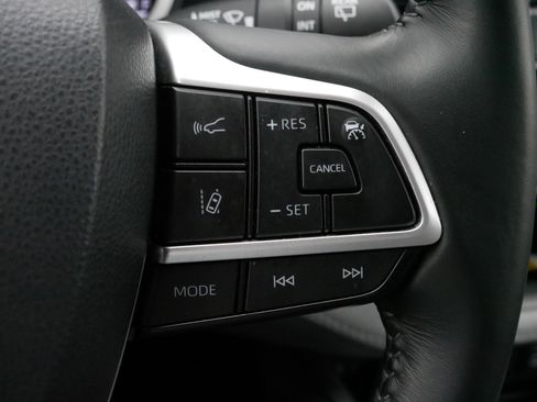 Certified 2023 Toyota Highlander XLE image 25