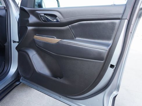 Used 2023 GMC Acadia SLE w/ Driver Convenience Package image 24