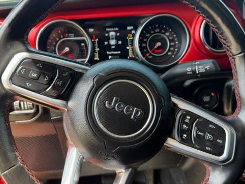 Used 2021 Jeep Gladiator Rubicon AWD/4WD image 10