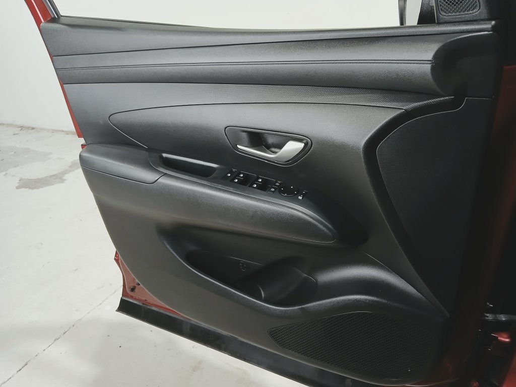 Used 2025 Hyundai Tucson SE AWD/4WD image 30
