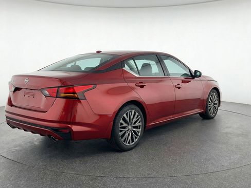 Used 2025 Nissan Altima 2.5 SV image 9