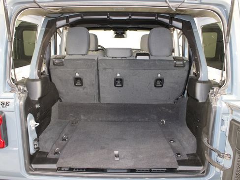 Used 2025 Jeep Wrangler Unlimited Sahara AWD/4WD image 17