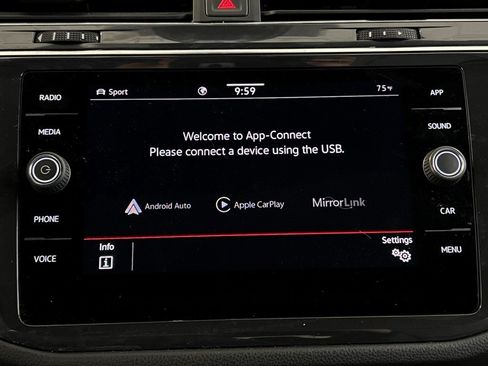 Used 2023 Volkswagen Tiguan SE R-Line image 29