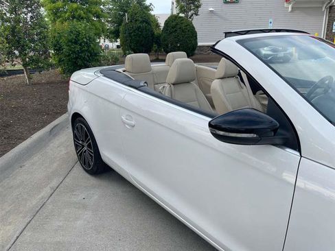 Used 2014 Volkswagen Eos FWD image 40