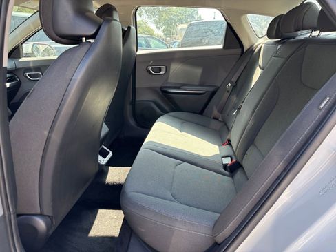 Used 2025 Kia K4 FWD image 40